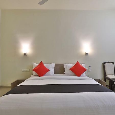 Capital O 47284 Atithi Resort Bharuch Екстериор снимка