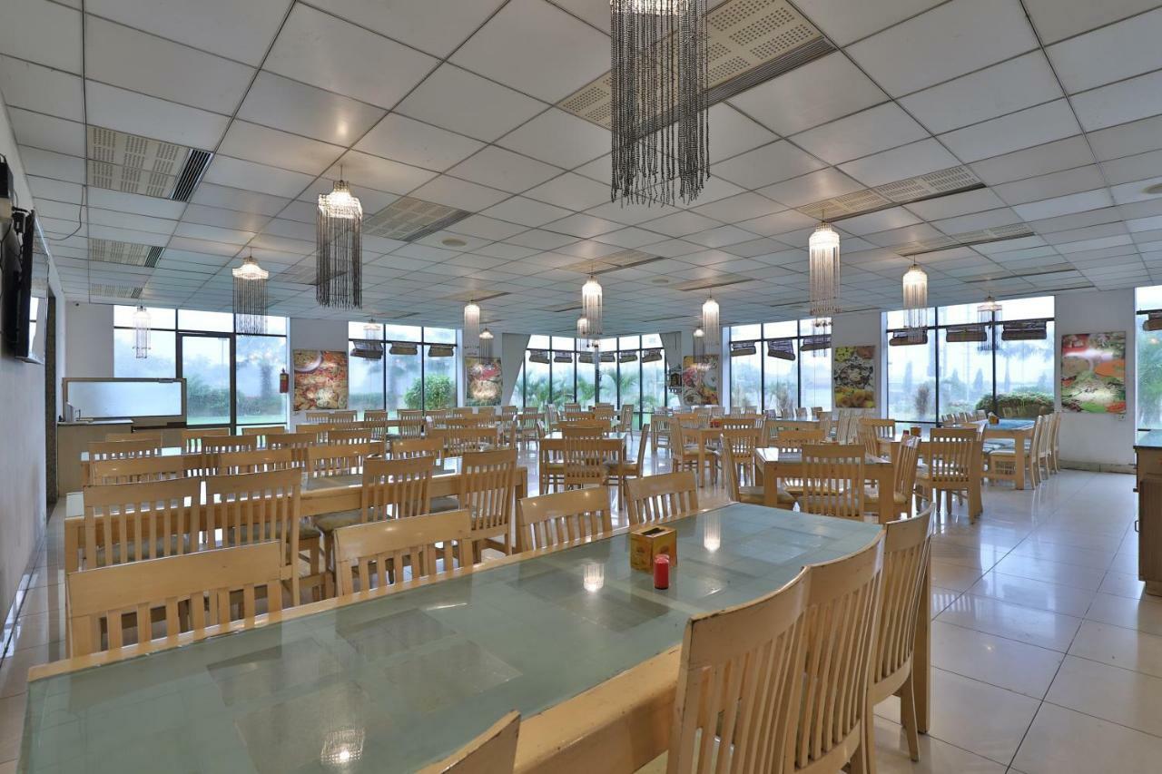 Capital O 47284 Atithi Resort Bharuch Екстериор снимка