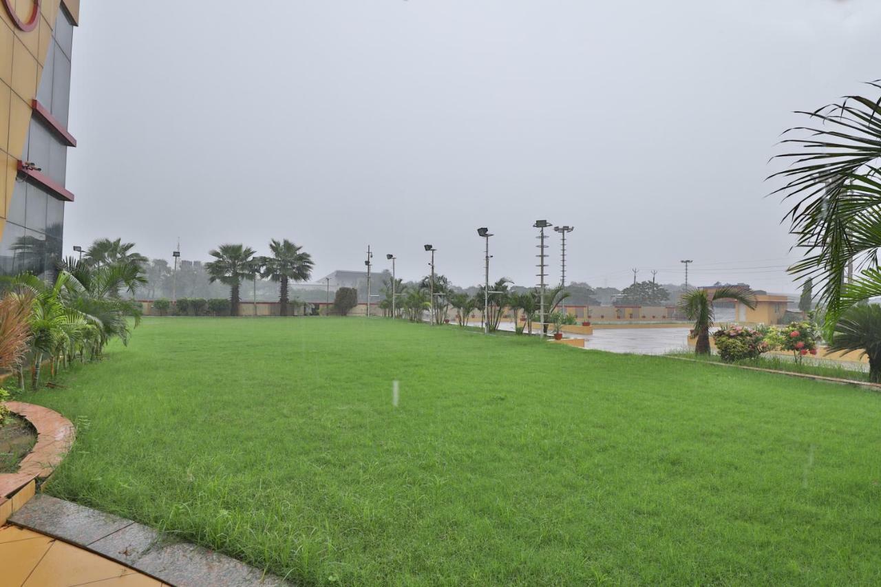 Capital O 47284 Atithi Resort Bharuch Екстериор снимка