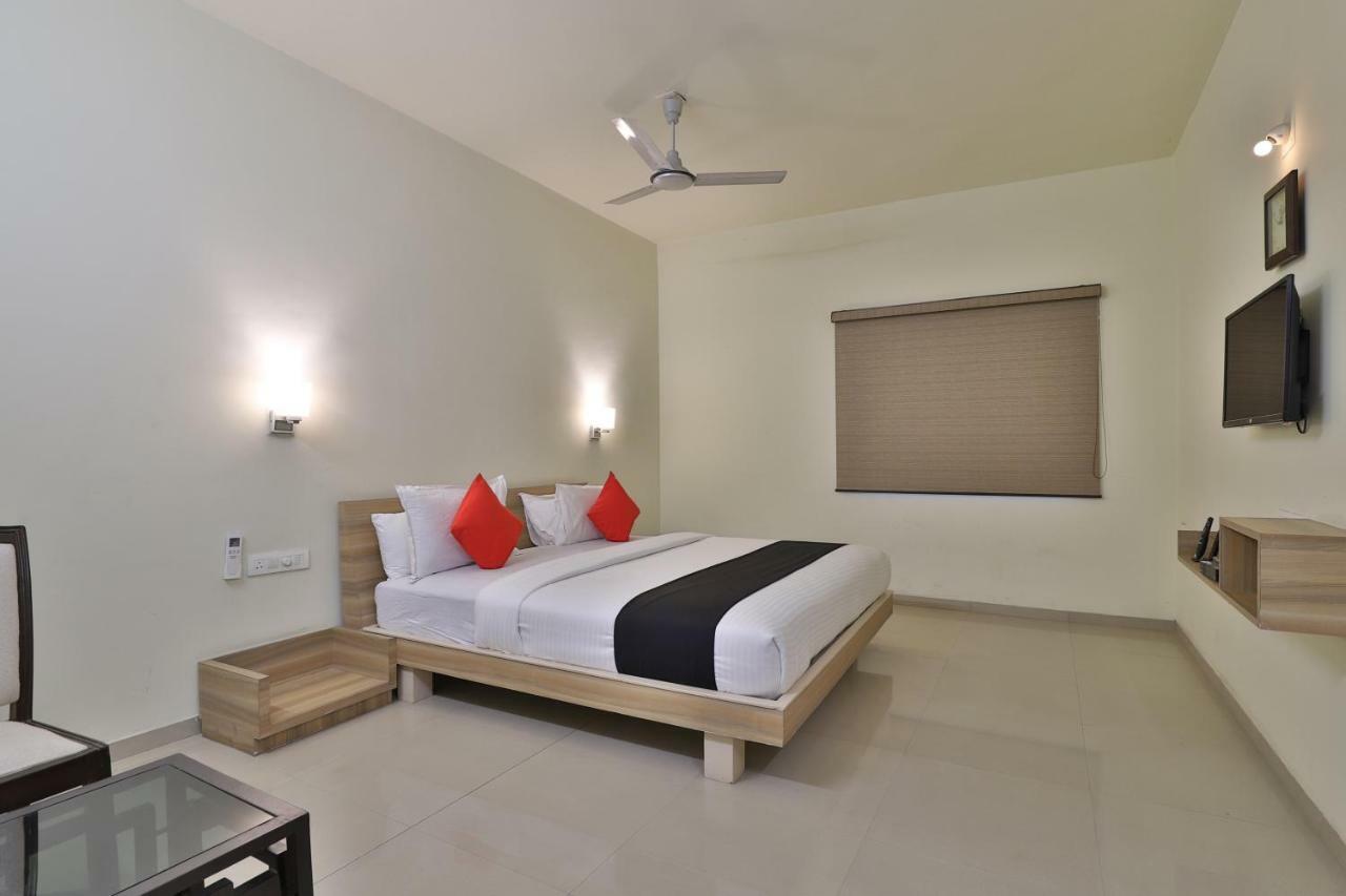 Capital O 47284 Atithi Resort Bharuch Екстериор снимка