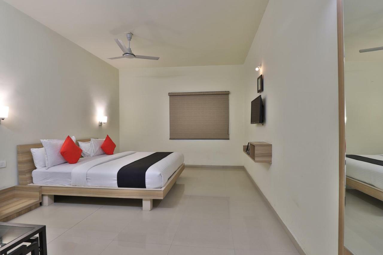 Capital O 47284 Atithi Resort Bharuch Екстериор снимка